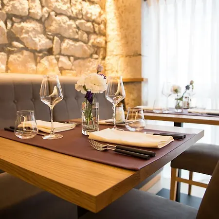 Le Relais De Bogis Hotel *
